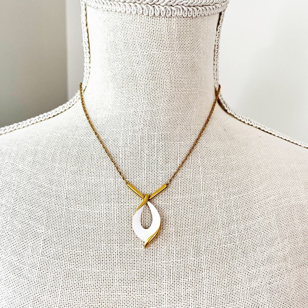 Crown Trifari Vintage White Enamel Teardrop Pendant Necklace